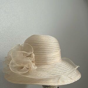 Downton Abbey Elegant Bellady Hat Beige Organza trim and flower